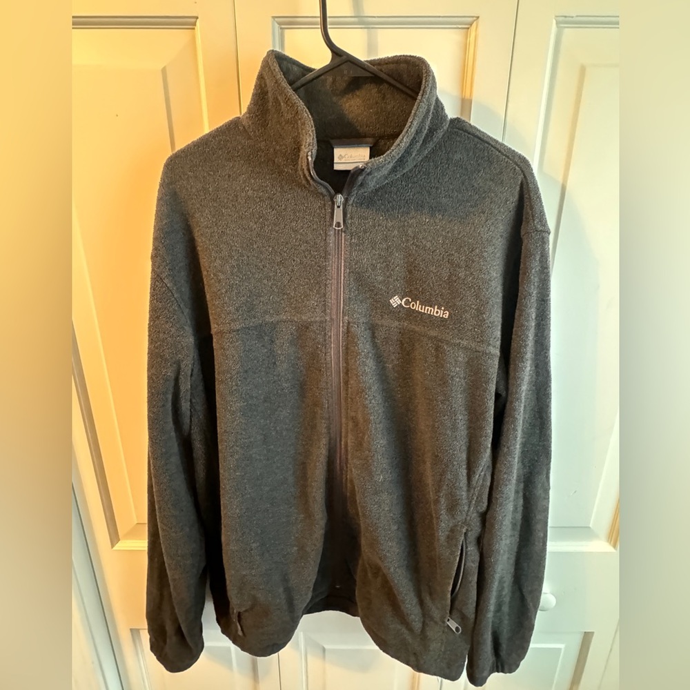 Great Men’s Large Columbia Full Zip Fleece Jacket!